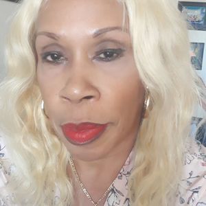 Meet your Posher, Beatriz